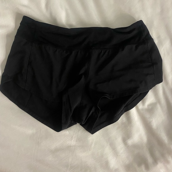 Lululemon Low Rise 2.5 inseam Speed Ups - Picture 1 of 5